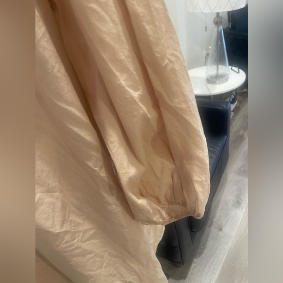 Light Beige Puff Sleeve Blouse - Size L - Picture 4 of 6